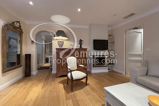 Apartment near Place des Lices